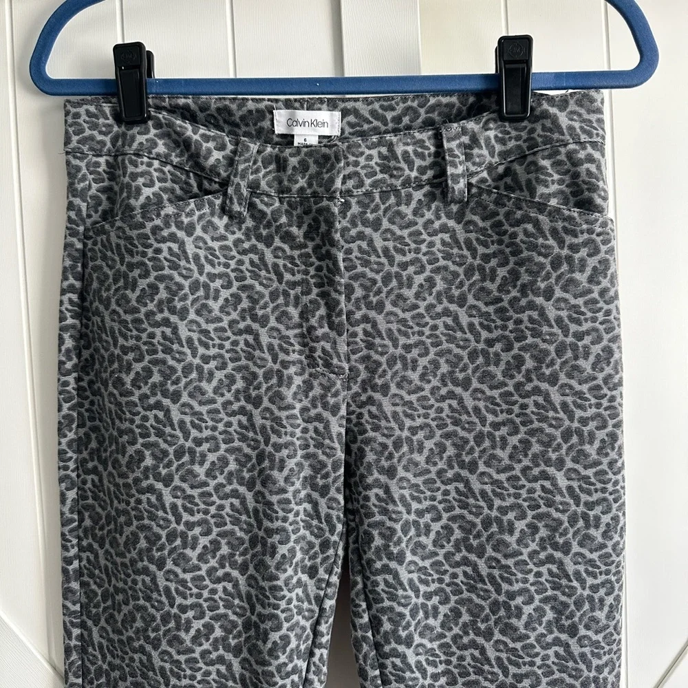 EUC Women's Calvin Klein Black and Gray Leopard Print Pants Size 6 - Picture 2 of 5